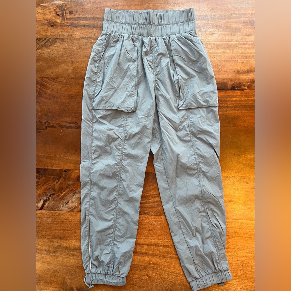 Women’s Fabletics Cargo Elastic Gray Joggers Size X-Small